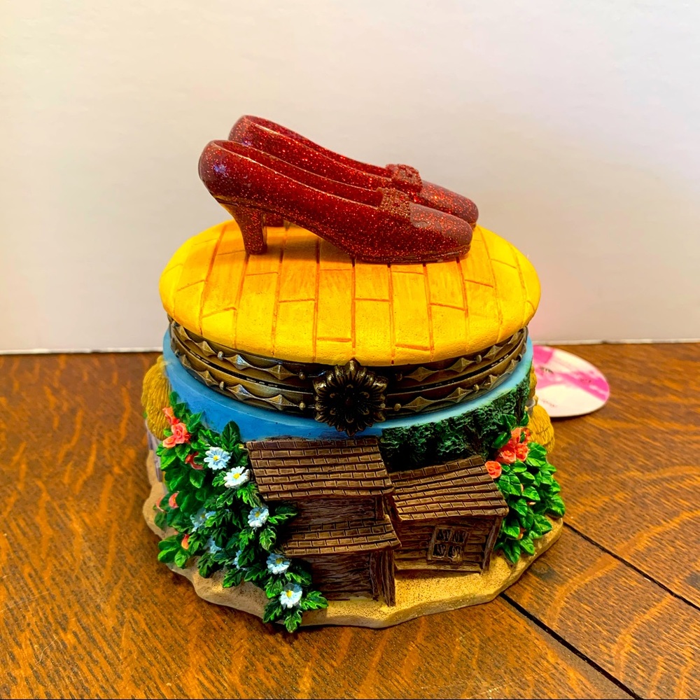 Wizard of Oz Collector’s trinket box ( 2000)